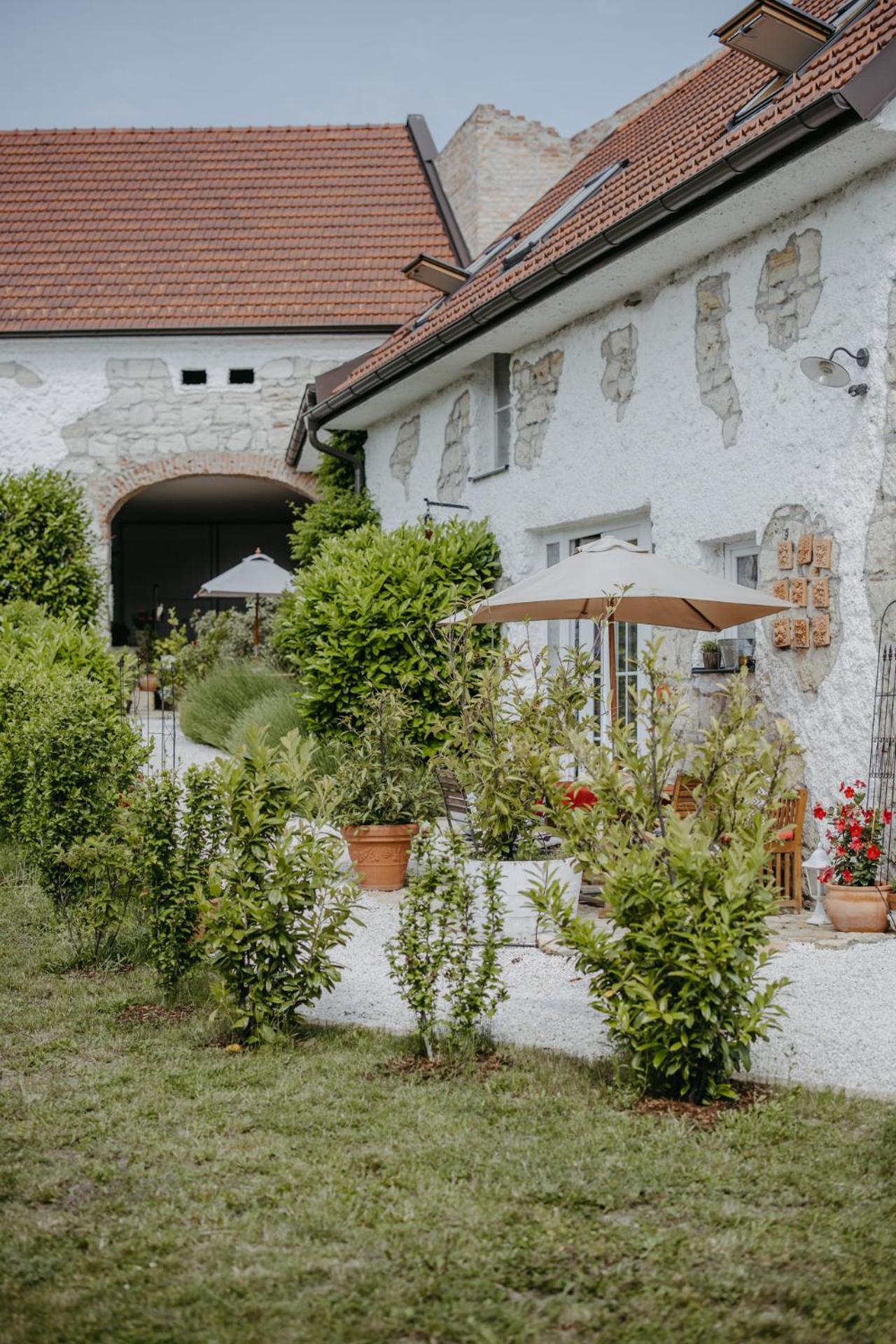 Haus Diogenes * Moerbisch Am See